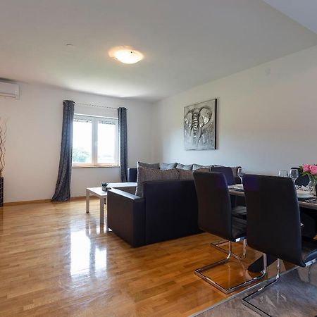 Apartmani Karoca 3 Пула Екстериор снимка