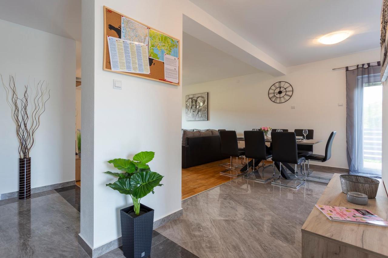Apartmani Karoca 3 Пула Екстериор снимка