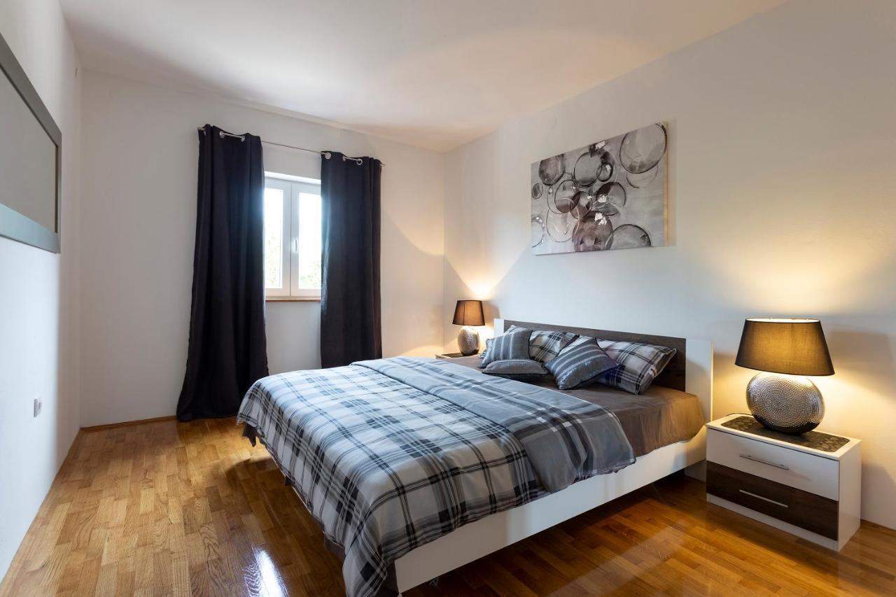 Apartmani Karoca 3 Пула Екстериор снимка