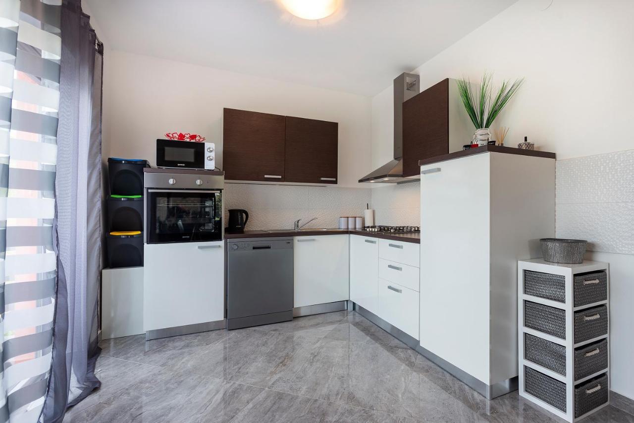 Apartmani Karoca 3 Пула Екстериор снимка