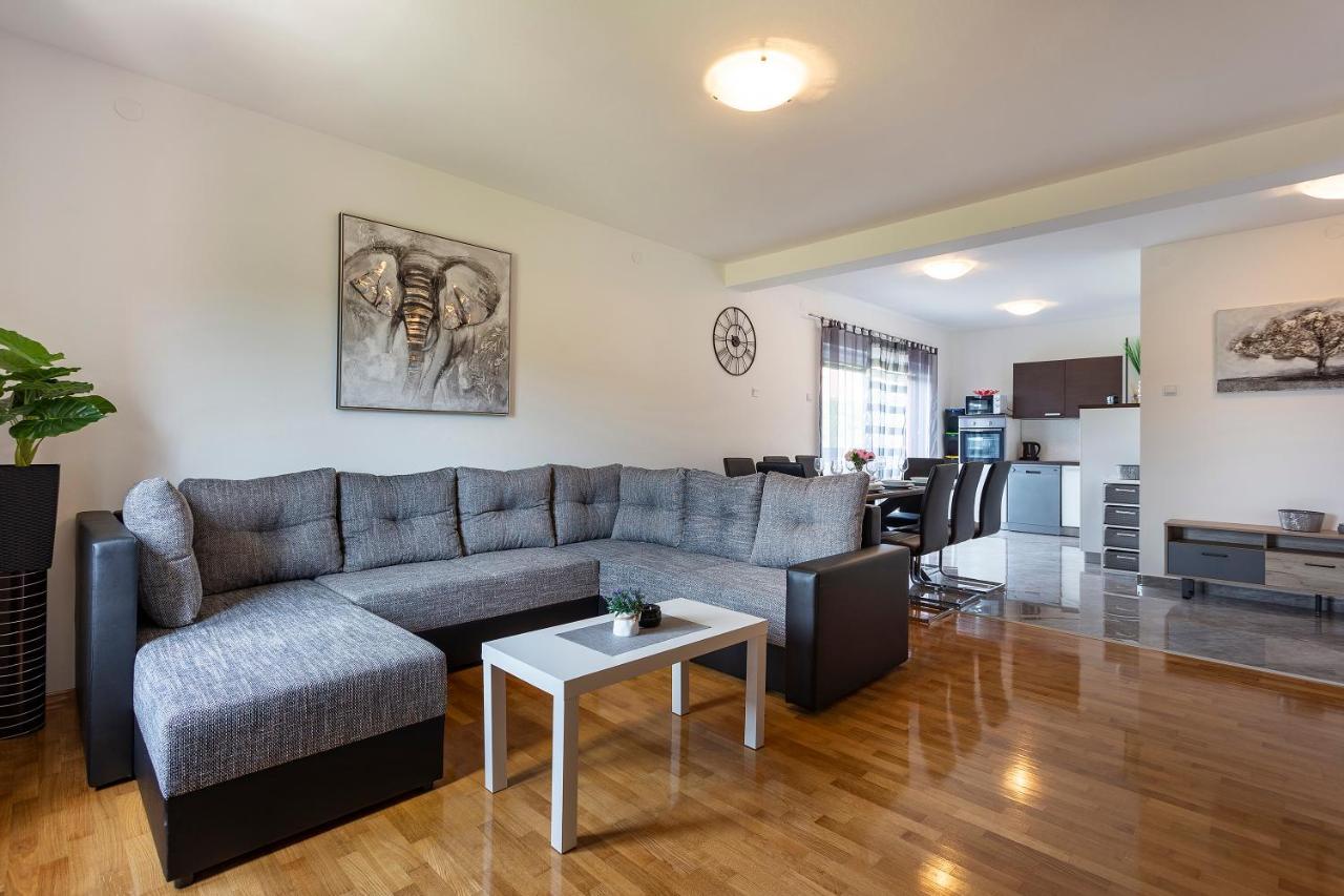 Apartmani Karoca 3 Пула Екстериор снимка