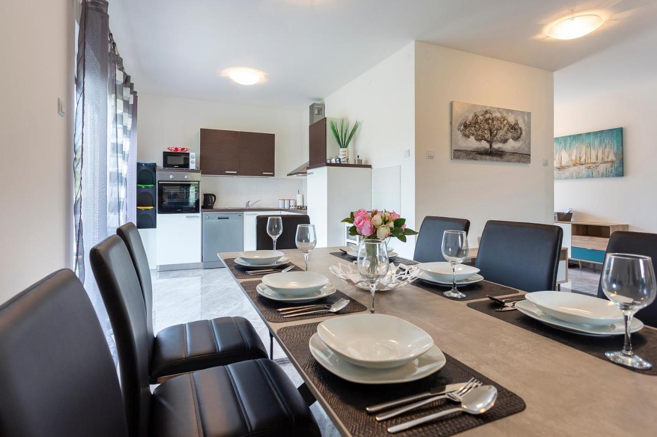 Apartmani Karoca 3 Пула Екстериор снимка