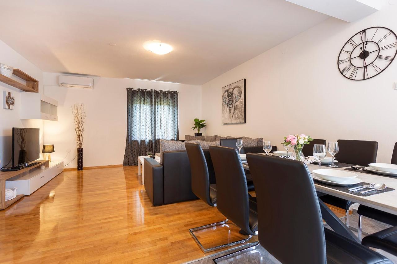 Apartmani Karoca 3 Пула Екстериор снимка
