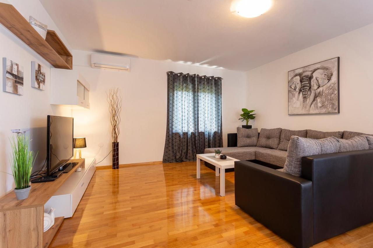 Apartmani Karoca 3 Пула Екстериор снимка