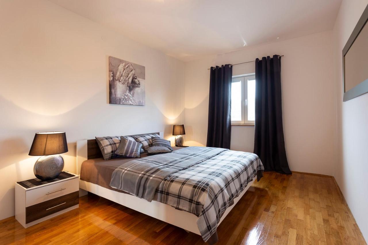Apartmani Karoca 3 Пула Екстериор снимка