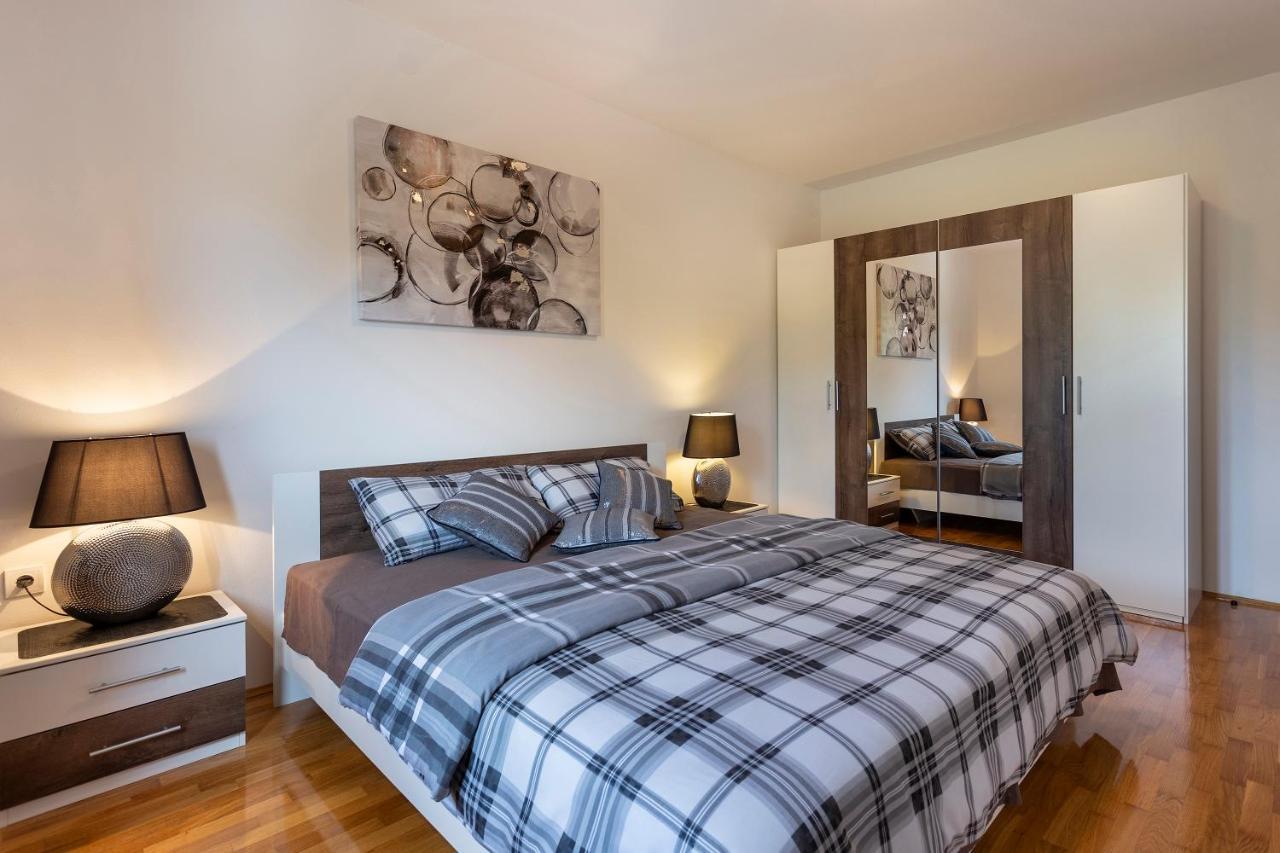 Apartmani Karoca 3 Пула Екстериор снимка