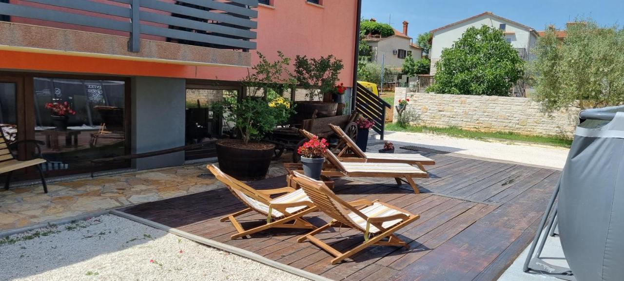 Apartmani Karoca 3 Пула Екстериор снимка